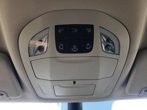 Used 2024 Chrysler Pacifica Touring-L FWD image 25