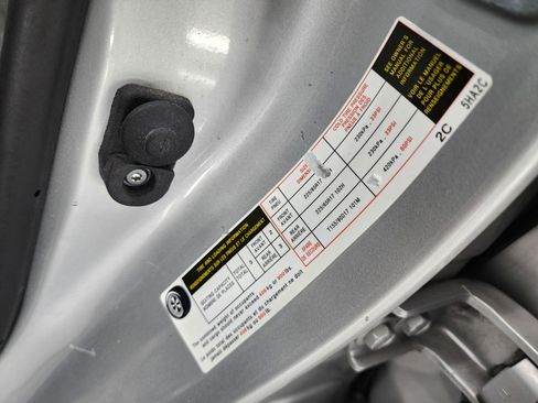 Used 2016 Nissan Rogue SV image 48