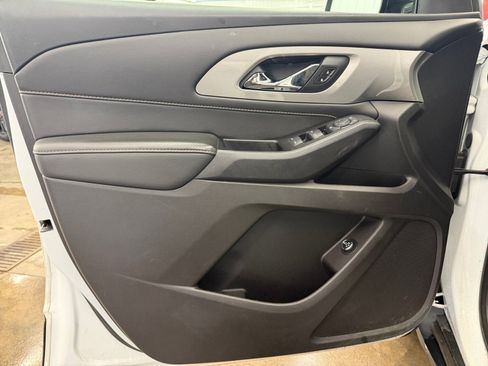 Used 2020 Chevrolet Traverse LT w/ Driver Confidence II Package image 16