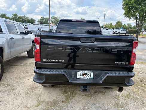 Used 2022 Chevrolet Silverado 2500 Custom w/ Custom Value Package AWD/4WD image 9