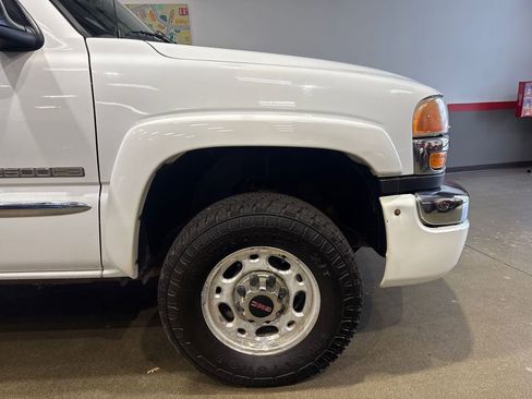 Used 2004 GMC Sierra 2500 SLE w/ Skid Plate Package AWD/4WD image 54
