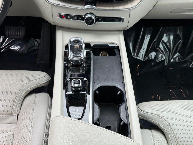 Used 2022 Volvo XC60 B5 Inscription w/ Advanced Package FWD image 15