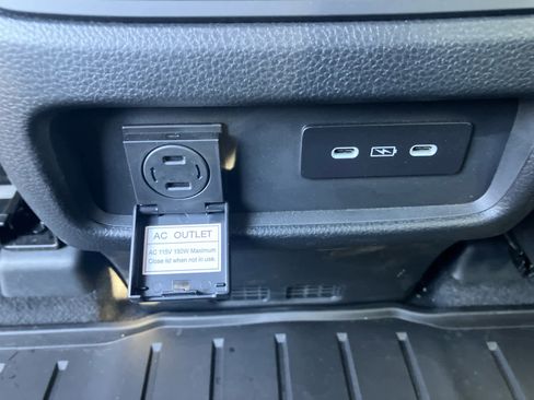 Used 2025 Honda Pilot TrailSport image 38