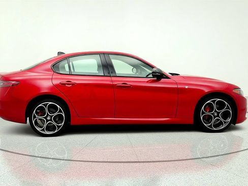 Used 2024 Alfa Romeo Giulia Ti AWD/4WD image 4