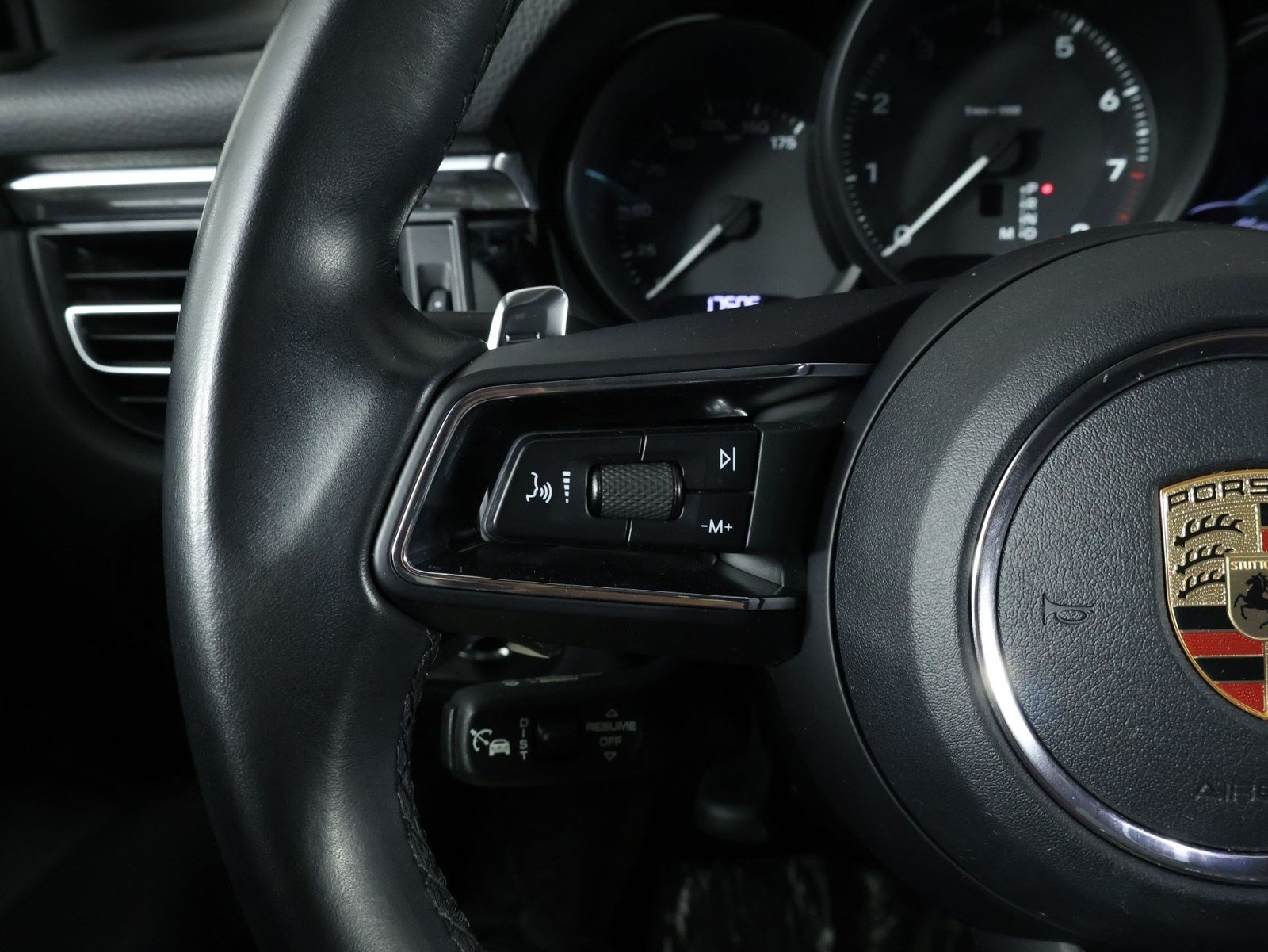 Certified 2023 Porsche Macan AWD/4WD image 14