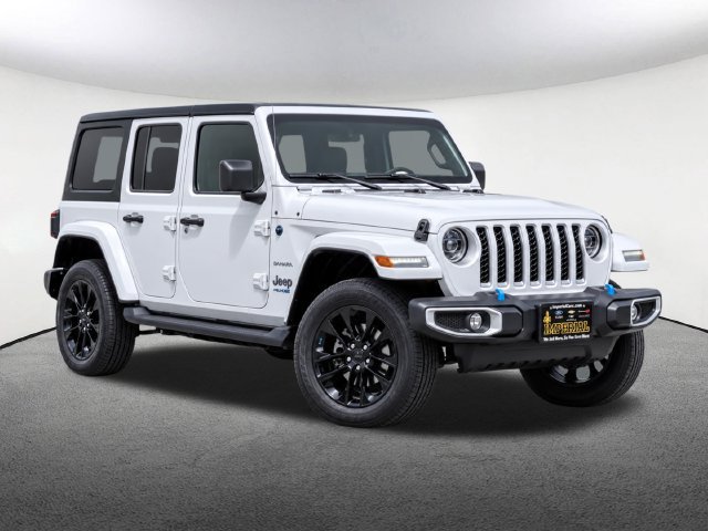 Used 2023 Jeep Wrangler Unlimited Sahara w/ Cold Weather Group AWD/4WD image 2