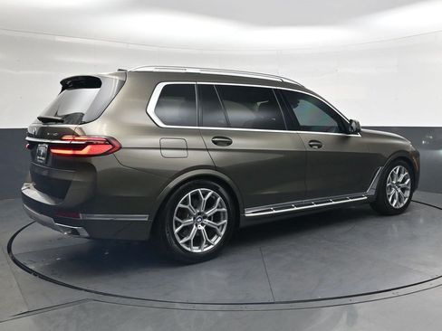 Used 2025 BMW X7 xDrive40i w/ Premium Package AWD/4WD image 4