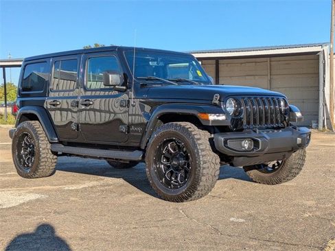 Used 2022 Jeep Wrangler Unlimited Sahara image 2
