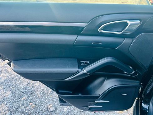 Used 2016 Porsche Cayenne S image 29