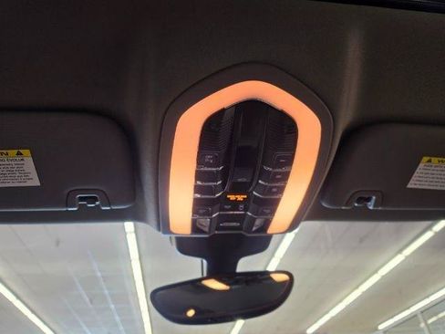 Used 2016 Porsche Panamera image 34