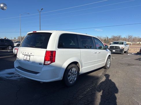 Used 2017 Dodge Grand Caravan SE image 5