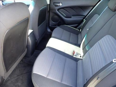 Used 2017 Kia Forte S image 8