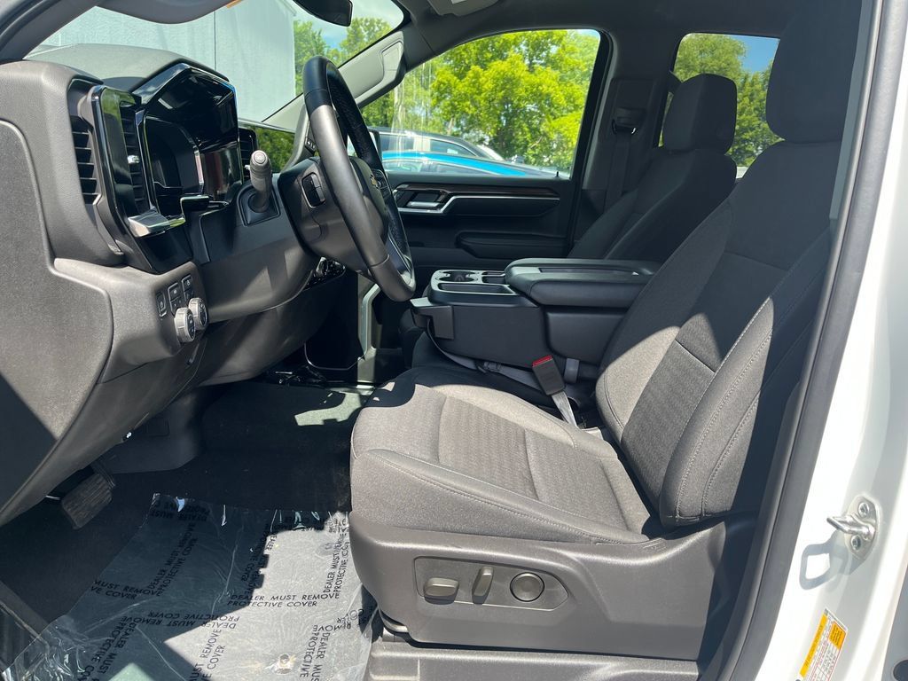 New 2025 Chevrolet Silverado 1500 LT AWD/4WD image 9