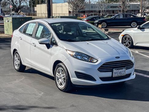 Used 2017 Ford Fiesta SE image 5