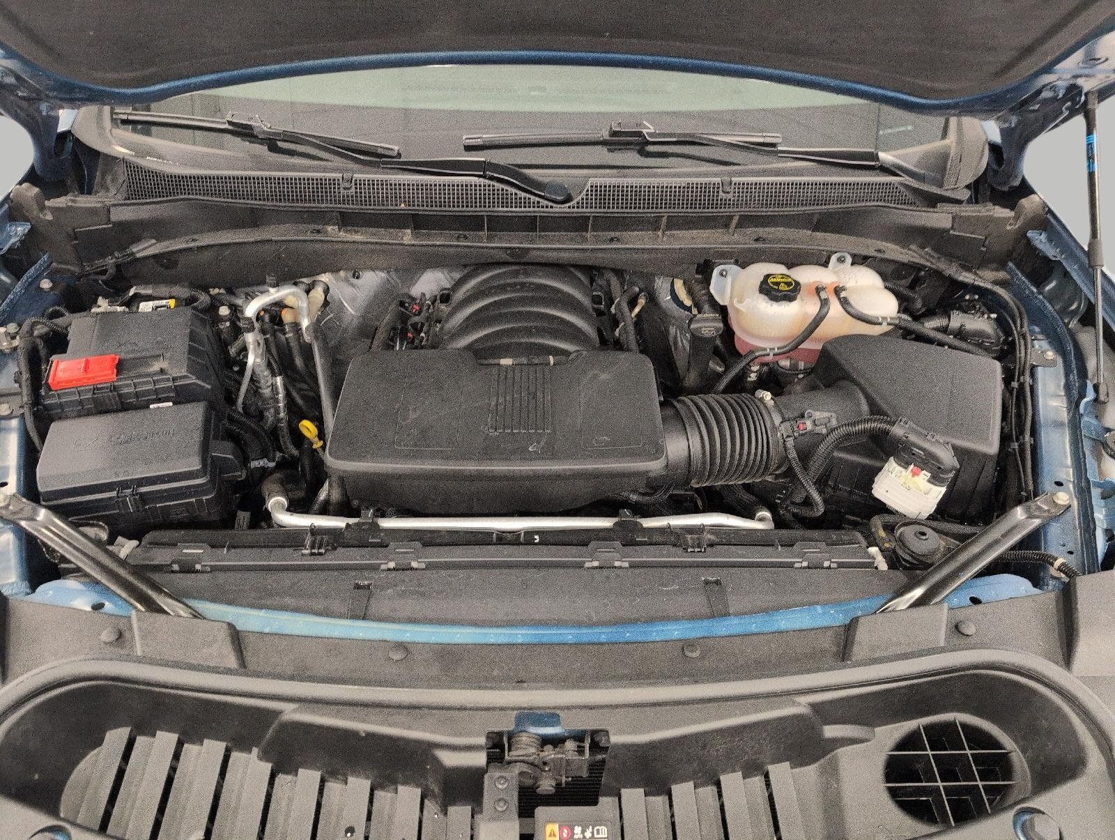 Used 2025 Chevrolet Suburban Premier AWD/4WD image 8