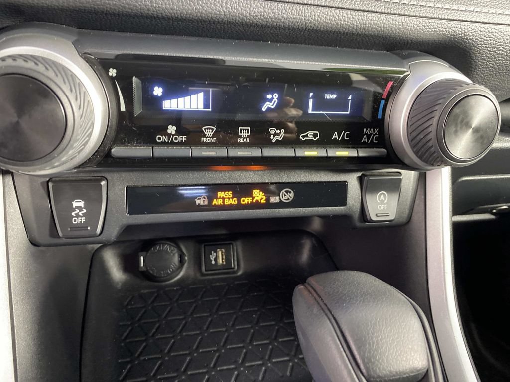 Used 2024 Toyota RAV4 LE AWD/4WD image 21