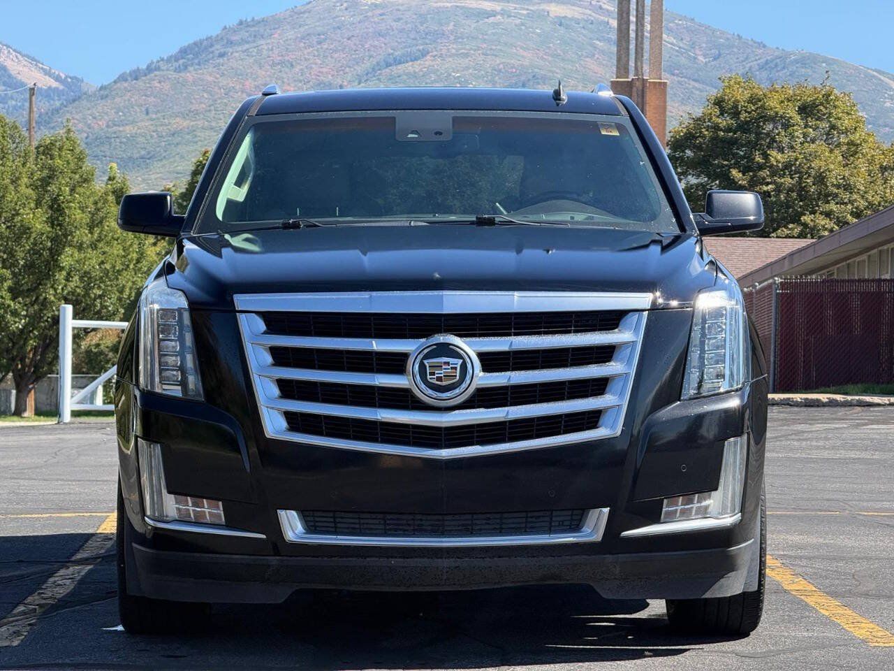 Used 2015 Cadillac Escalade Luxury AWD/4WD image 8