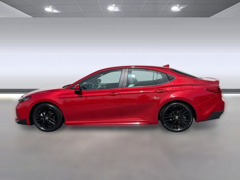 Used 2026 Toyota Camry SE FWD image 2