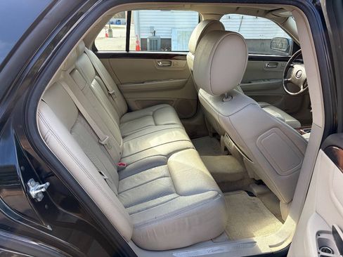 Used 2011 Cadillac DTS Premium w/ Driver Awareness Package FWD image 23
