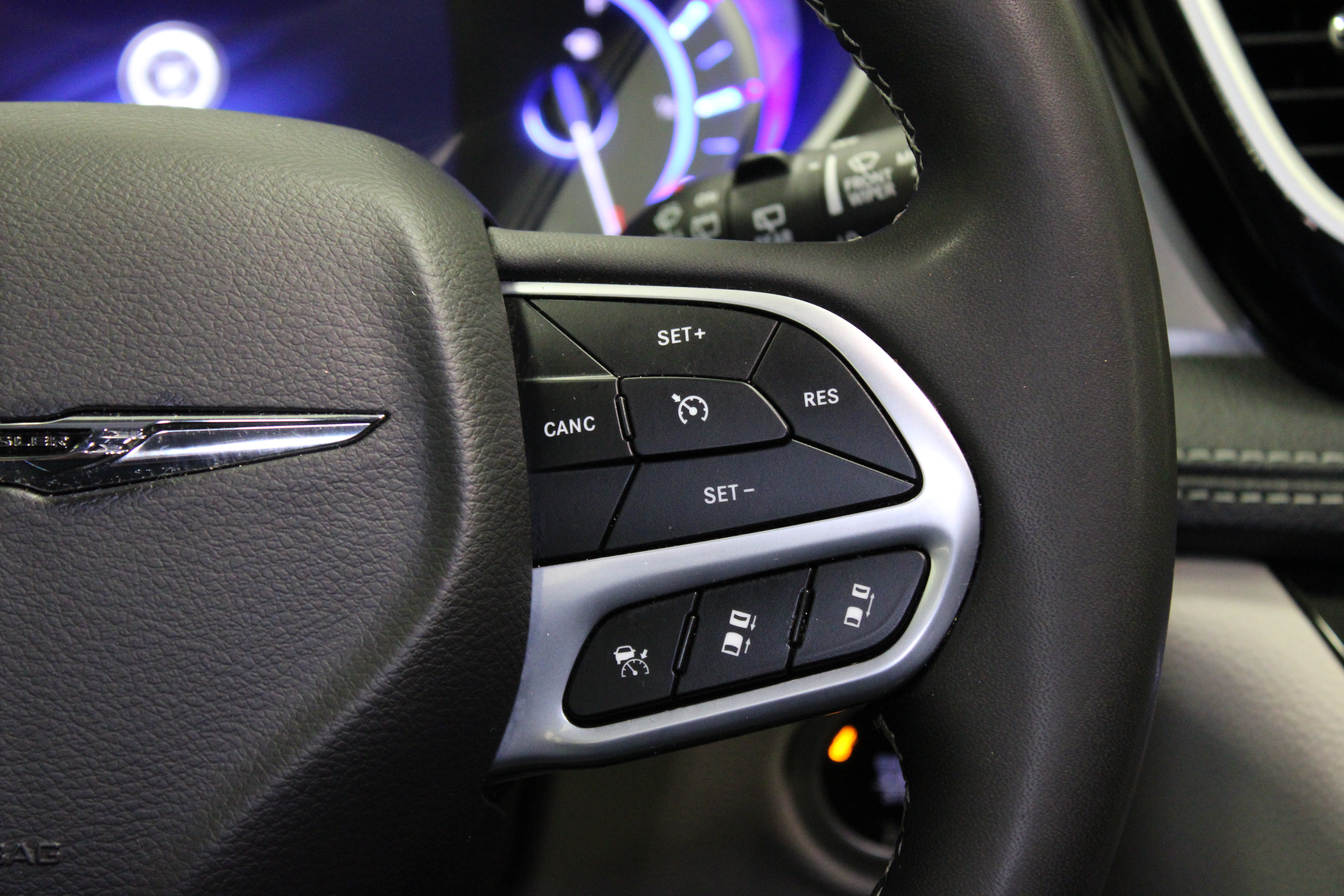 Used 2024 Chrysler Pacifica Limited FWD image 24