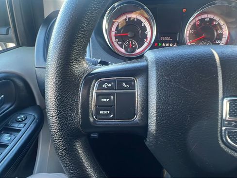 Used 2019 Dodge Grand Caravan SE w/ UConnect Hands-Free Group image 15