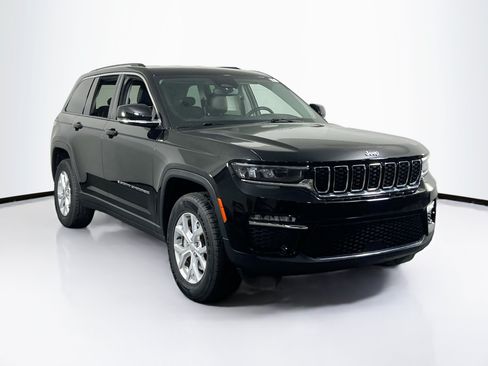 Used 2023 Jeep Grand Cherokee Limited AWD/4WD image 3