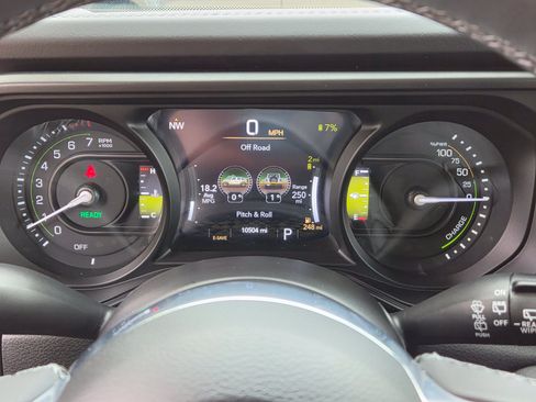 Used 2025 Jeep Wrangler Unlimited Sahara w/ Safety Group AWD/4WD image 21