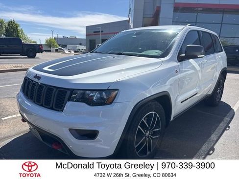 Used 2017 Jeep Grand Cherokee Trailhawk AWD/4WD image 2