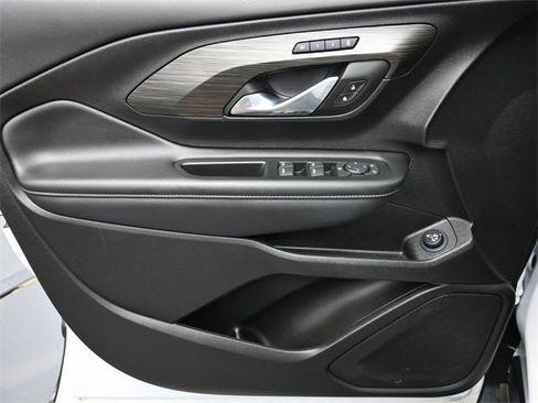 Used 2024 GMC Terrain SLT image 10