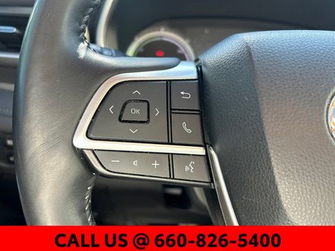 Used 2022 Toyota Highlander XLE AWD/4WD image 23