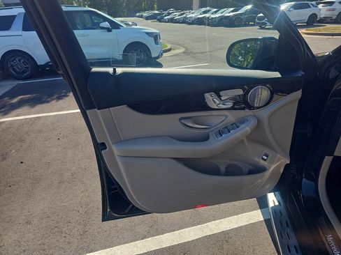 Used 2022 Mercedes-Benz GLC 300 image 10