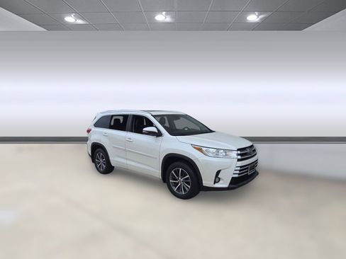 Used 2018 Toyota Highlander XLE image 6