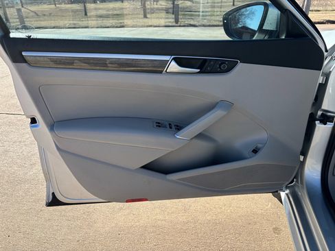 Used 2016 Volkswagen Passat 1.8T SE image 12