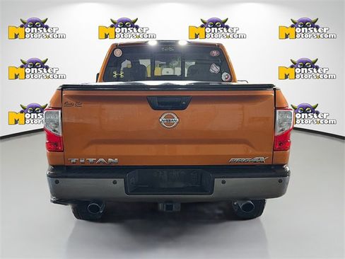 Used 2019 Nissan Titan XD image 5