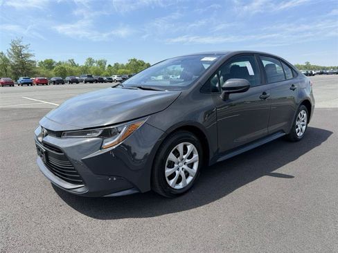 Used 2026 Toyota Corolla LE FWD image 13