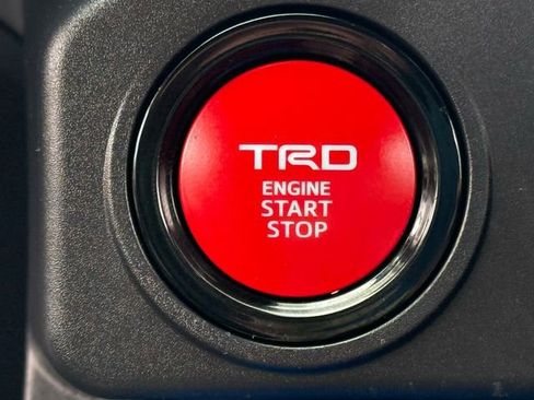 Certified 2025 Toyota Tacoma TRD Off-Road image 19