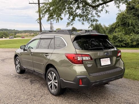 Used 2018 Subaru Outback 2.5i Limited AWD/4WD image 3