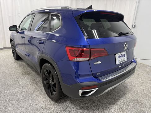 Certified 2022 Volkswagen Taos SE w/ Panoramic Sunroof Package image 8