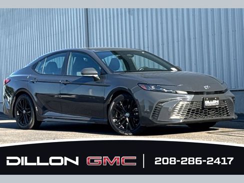 Used 2025 Toyota Camry SE FWD image 1