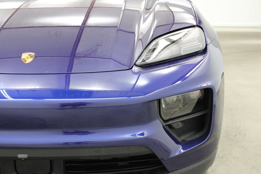 Used 2024 Porsche Macan 4 Electric AWD/4WD image 11