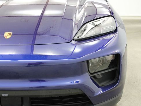 New 2024 Porsche Macan 4 Electric image 11