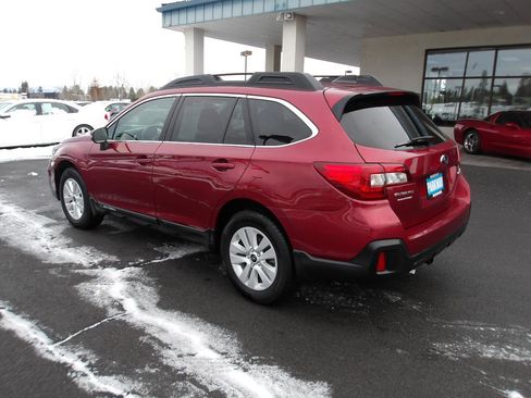 Used 2018 Subaru Outback 2.5i Premium image 3