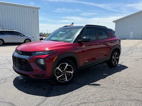 Used 2021 Chevrolet TrailBlazer RS w/ Sun and Liftgate Package FWD image 4