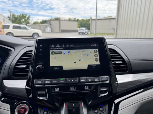 Used 2024 Honda Odyssey Elite image 16
