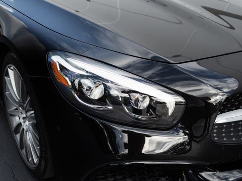 Used 2019 Mercedes-Benz SL 550 image 7