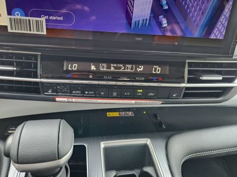Certified 2026 Toyota Sienna XLE FWD image 18