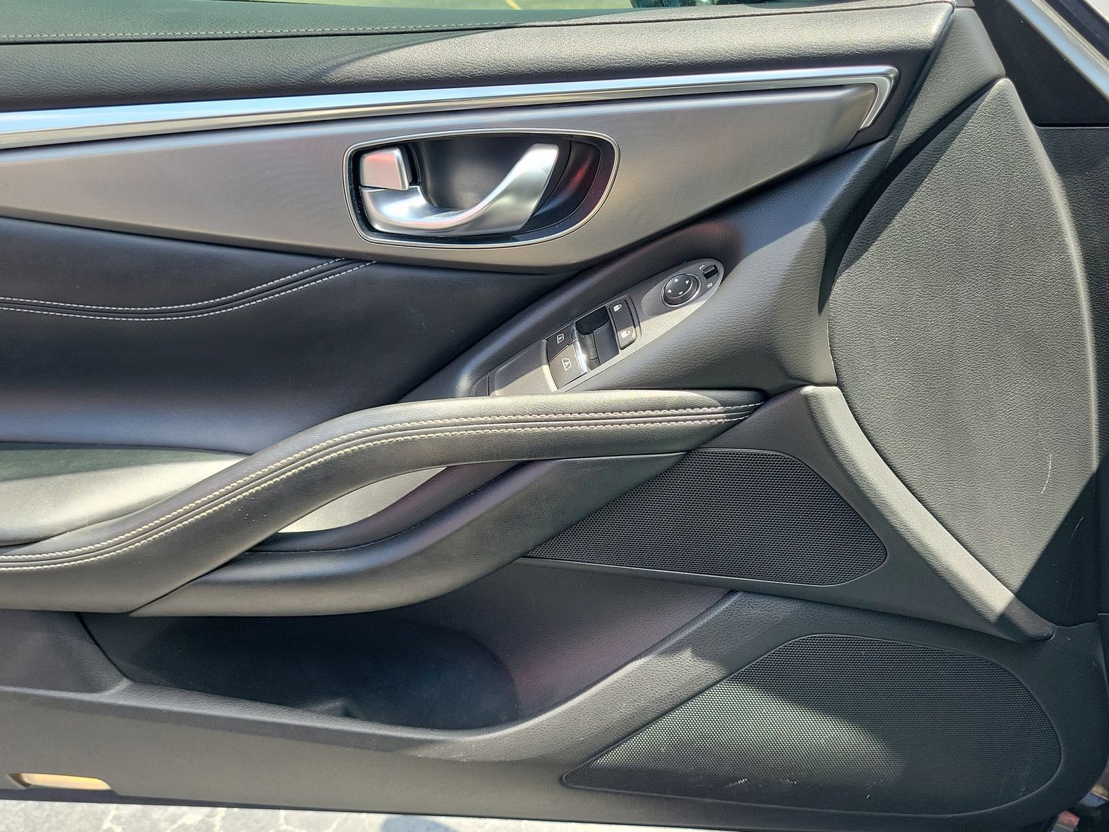 Used 2017 INFINITI Q60 2.0t w/ Moonroof Package RWD image 17