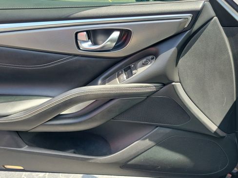 Used 2017 INFINITI Q60 2.0t w/ Moonroof Package RWD image 17
