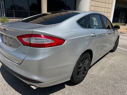 Used 2016 Ford Fusion SE image 10