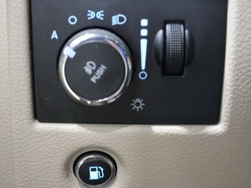 Used 2017 Jeep Grand Cherokee Overland w/ Jeep Active Safety Group image 15